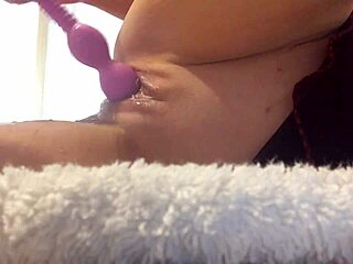 Amateur fingering leads to explosive squirting orgasm