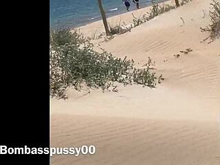 วัยรุ่นผิวดํา bombasspussy00 ได้ร่วมเพศบนชายหาดเปลือยกาย
