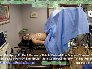 Stacy Shepard, asistenta, explorează virginitatea unui pacient cu ajutorul doctorului-tampas