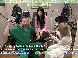 Le docteur Tampa et l'infirmière Stacy Shepard effectuent un examen de gynécologie humiliant sur Alexandria Wu dans le cadre de son entrée à l'université
