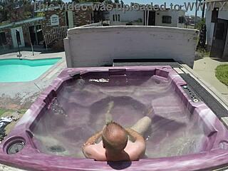 Dunne schoonheid Dayanaras Hot tub ervaring in POV 3