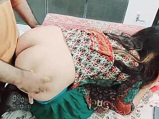 Pakistańska pokojówka staje się perwersyjna po pokazaniu swojego kutasa
