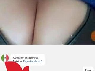 La belleza tetona se burla con sus grandes tetas