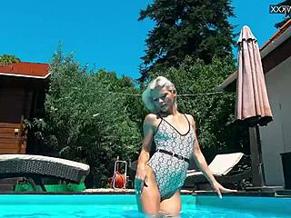 Zazie, o nimfomană, se distrează la piscină
