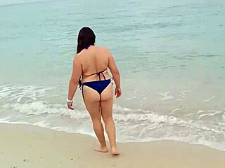 Amateur Mexican wife meets Safado on the beach and has unprotected sex in fullonxred video