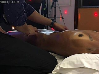 Expérience de massage sensuel avec des brunes aux gros seins naturels