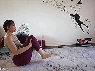 Culo e yoga: la mamma dello yoga mostra il suo grosso culo in HD