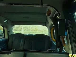 Europeisk porrfilm visar en sexig fransk student som förför en taxichaufför för för en gratis åktur