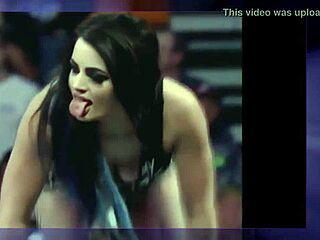 Brydediva Paige i en musikvideo med Titanic-stimulering