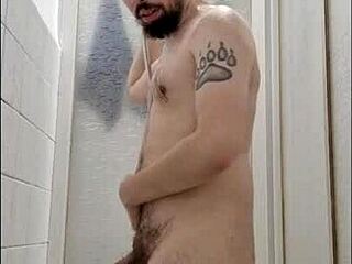 Amateur gay hunk gasping in the shower