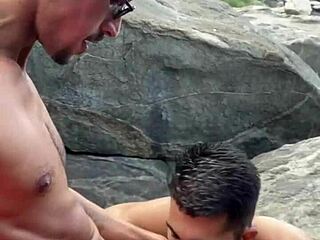 Geiles schwules Paar wird wild am Strand in Brasilien