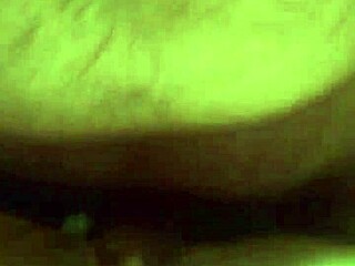 Intialainen ori ratsastaa vihreällä anaalitapilla räjähtävään creampieen