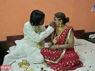 Casal Desi com tesão aproveita a noite de núpcias com a tia
