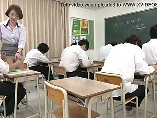 המורה הנשוי מטסומוטו אוקמורה לומד כישורי פה אינטנסיביים בכרך 10