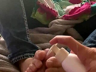 Skilled fiancé gives a footjob with incredible in-between toe stimulation